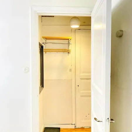 Self Check-in Cozy Studio Near Kamppi Metro, Hietaranta Beach! Apartment Helsinki